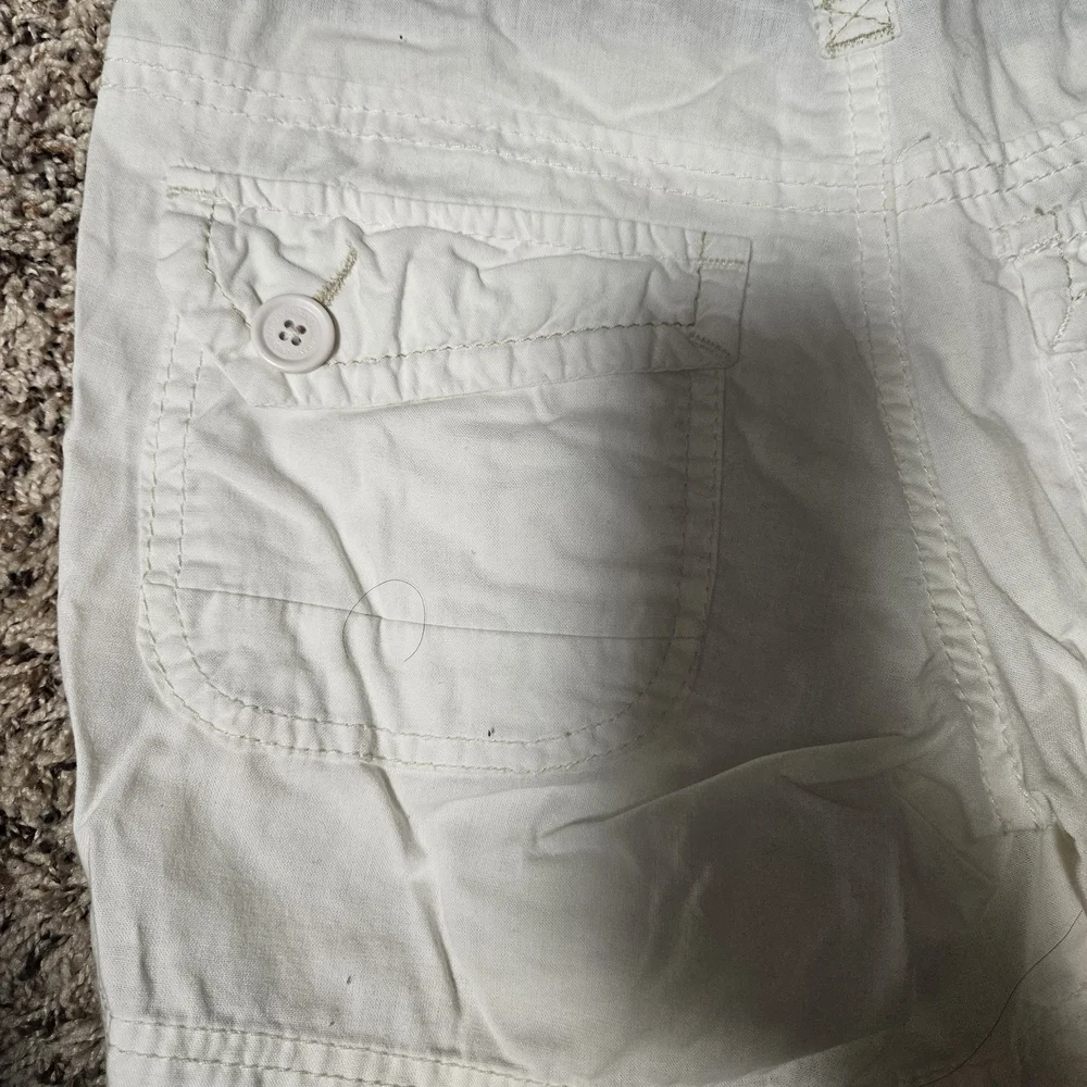 UNIONBAY Women's White Cargo Shorts - Picture 6 of 8